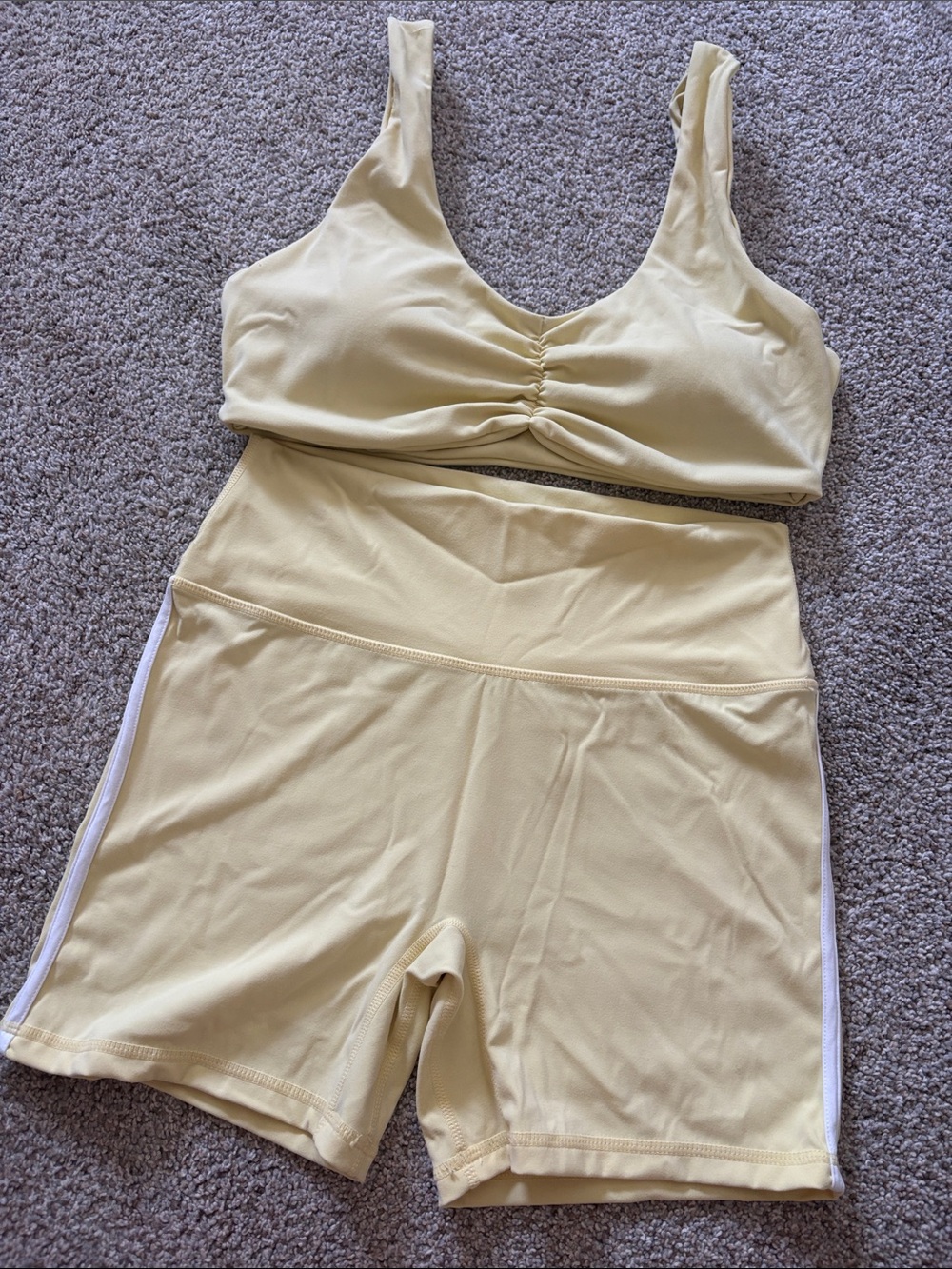 WILO Yellow workout set
